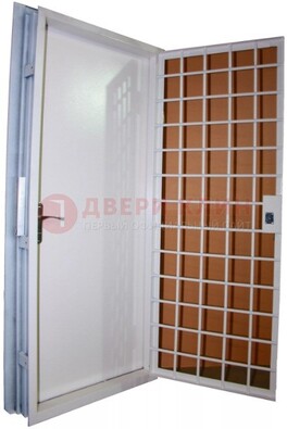 Белая стальная бронированная дверь с нитроэмалью ДБ-7 в Волжском