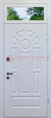 Белая входная дверь со стеклом и верхней фрамугой ДФГ-3 в Волжском