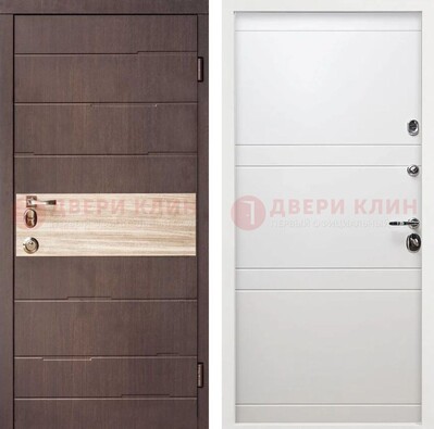 Коричневая стальная дверь с филенчатой МДФ в Белом цвете ДМ-306 в Волжском