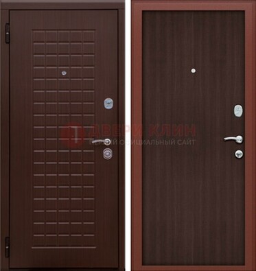 Коричневая металлическая дверь с МДФ ДМ-78 в квартиру в Волжском