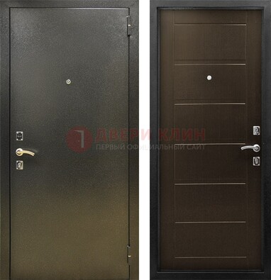 Темная металлическая дверь с порошковым напылением ДП-105 в Волжском