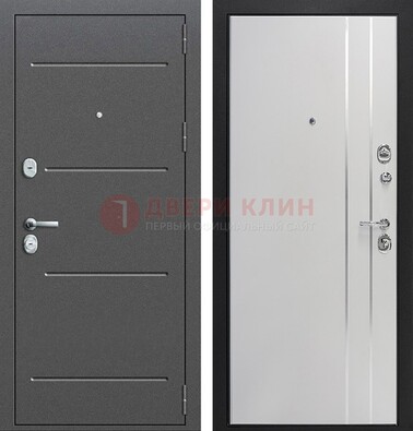Серая железная дверь с порошковым напылением и МДФ с молдингами ДП-264 в Волжском