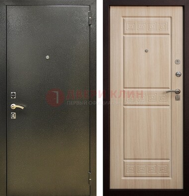 Железная темно-серая дверь с порошковым напылением и МДФ с резьбой ДП-276 в Волжском