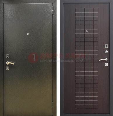 Темная железная дверь с порошковым напылением и терморазрывом МДФ Махагон ДП-286 в Волжском