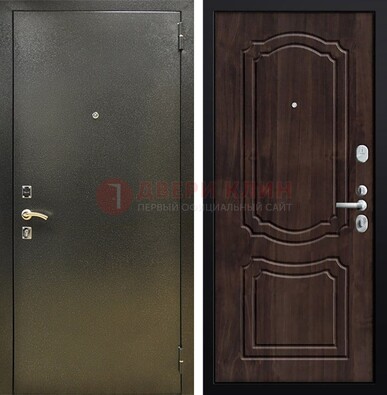 Темно-серая железная дверь с порошковым покрытием и коричневой МДФ ДП-288 в Волжском