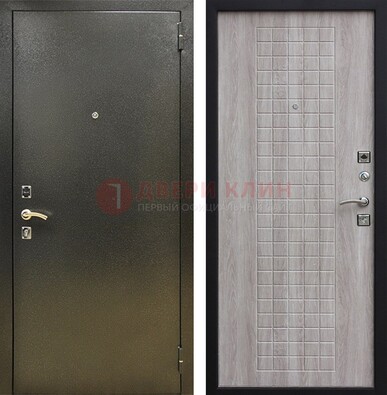 Железная темная дверь с порошковым покрытием и филенчатой МДФ ДП-297 в Волжском