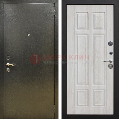 Входная темно-серая дверь с порошковым напылением и МДФ с филенкой ДП-302 в Волжском