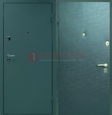 Зеленая стальная дверь с порошковым покрытием ДП-93 в Волжском