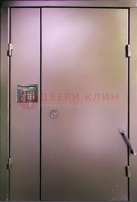 Коричневая стальная дверь в подъезд ДПД-1 в Волжском
