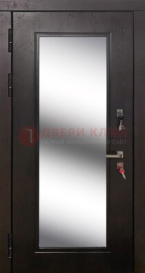Коричневая железная дверь со стеклом для дома ДС-23 в Волжском