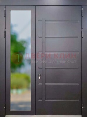 Чёрная двухстворчатая металлическая дверь со стеклом ДС-60 в Волжском