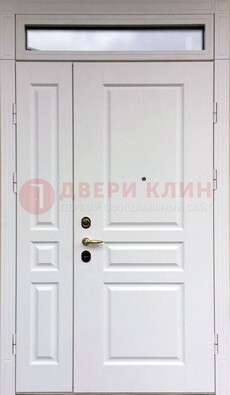 Белая двухстворчатая металлическая дверь со стеклом ДС-63 в Волжском