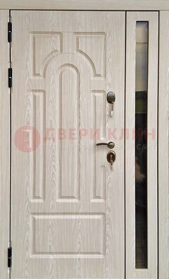 Белая металлическая дверь со стеклом ДС-68 в Волжском