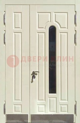Белая двухстворчатая металлическая дверь со стеклом ДС-71 в Волжском