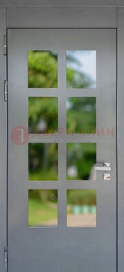 Серая металлическая дверь со стеклом ДС-78 в Волжском