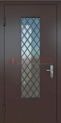 Темная металлическая дверь с решеткой и стеклом ДС-7 в Волжском