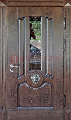 Коричневая уличная дверь со стеклом и ковкой ДСК-107 в Волжском