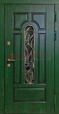 Зеленая железная дверь со стеклом и ковкой ДСК-111 в Наро-Фоминске