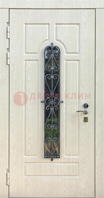 Светлая стальная дверь со стеклом и ковкой ДСК-118 в Волжском