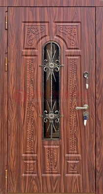 Одностворчатая железная дверь со стеклом и ковкой ДСК-126 в Волжском