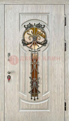 Светлая железная дверь со стеклом ковкой для коттеджа ДСК-134 в Волжском