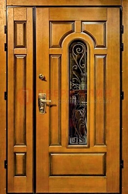 Распашная металлическая дверь со стеклом и ковкой для дома ДСК-152 в Волжском