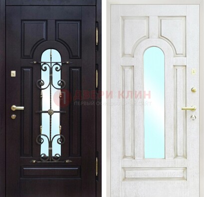 Металлическая дверь со стеклом и ковкой ДСК-55 в частный дом в Волжском