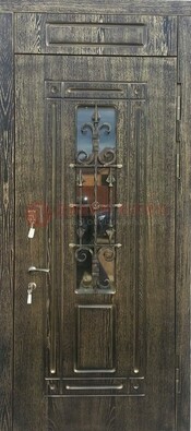 Зеленая входная дверь со стеклом и ковкой ДСК-67 в Волжском