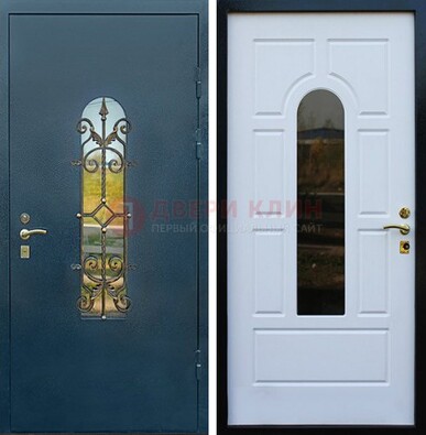 Входная дверь Дверь со стеклом и ковкой ДСК-71 для кирпичного дома в Волжском