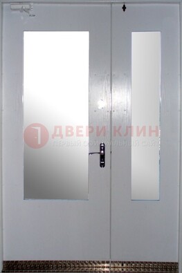 Белая  тамбурная дверь со стеклянными вставками ДТМ-18 в Волжском