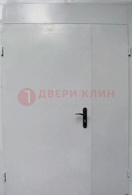 Белая металлическая тамбурная дверь ДТМ-5 в Волжском