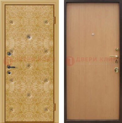 Светлая металлическая дверь с винилискожей ДВ-34 в Волжском