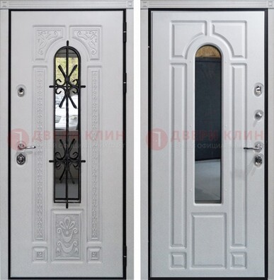 Белая стальная дверь с виноритом и ковкой снаружи ДВТ-197 в Волжском
