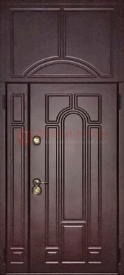 Коричневая железная дверь с виноритом и верхней фрамугой ДВТ-243 в Волжском