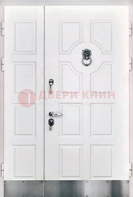 Белая входная дверь с виноритом ДВТ-246 в Волжском