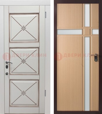Белая уличная дверь с зеркальными вставками внутри ДЗ-94 в Волжском